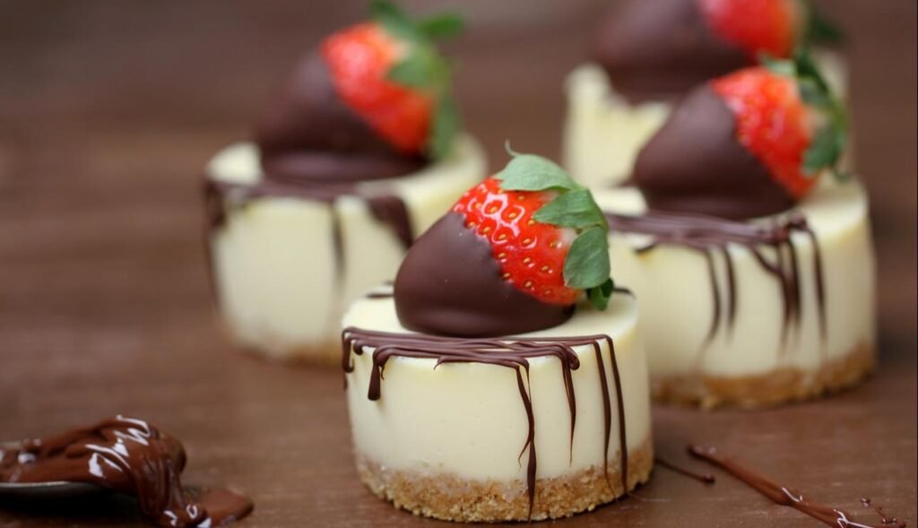 2024 10 23t08 34 55 badun images.badun.es pastelitos de chocolate blanco y queso con fresas 1290 742